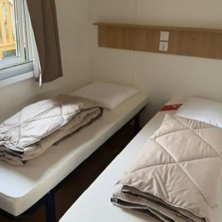 La 4 étoiles à Emplacement F47 2ch 1sdb 6 Personnes *